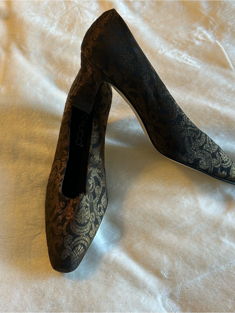 Calico vintage black and bronze damask brocade tapered toe box kitten heel 10M